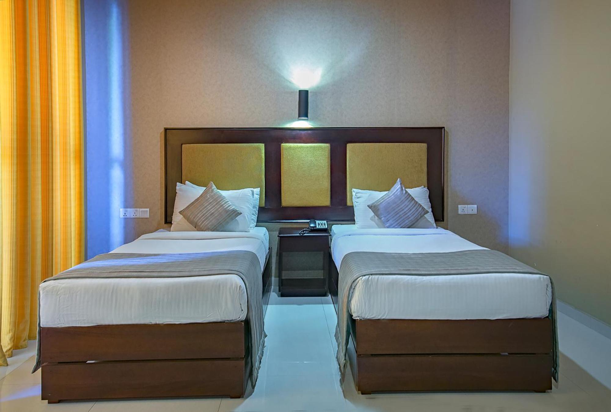 The Full Moon Hotel Katunayaka מראה חיצוני תמונה