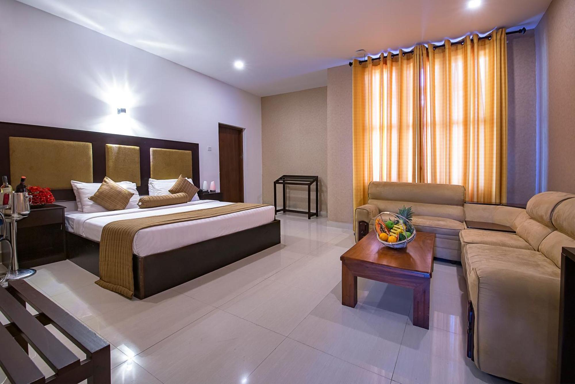The Full Moon Hotel Katunayaka מראה חיצוני תמונה