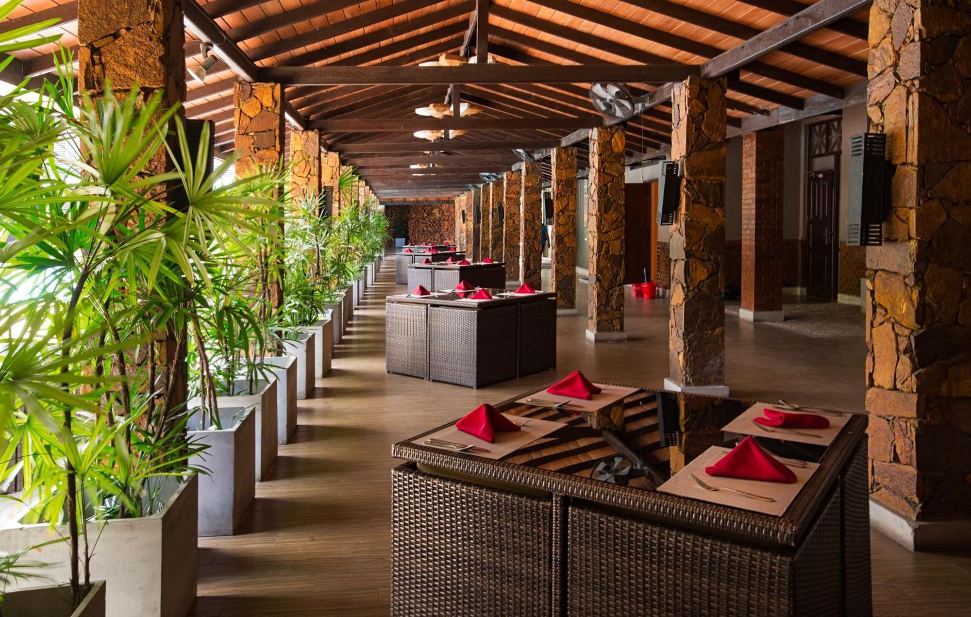 The Full Moon Hotel Katunayaka מראה חיצוני תמונה