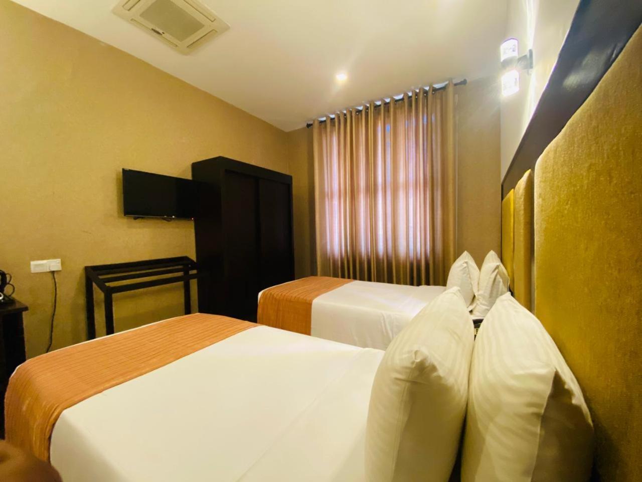 The Full Moon Hotel Katunayaka מראה חיצוני תמונה