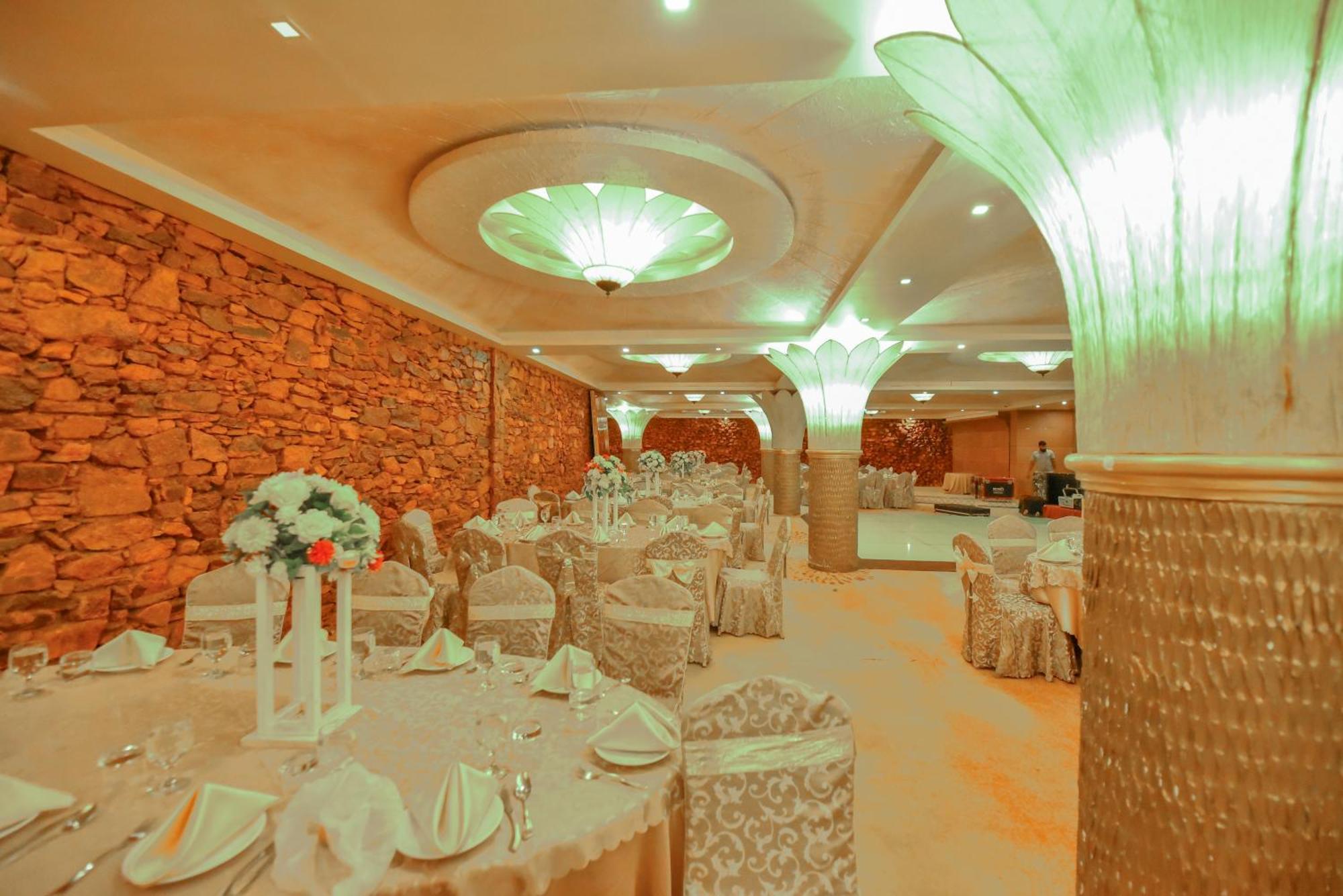 The Full Moon Hotel Katunayaka מראה חיצוני תמונה