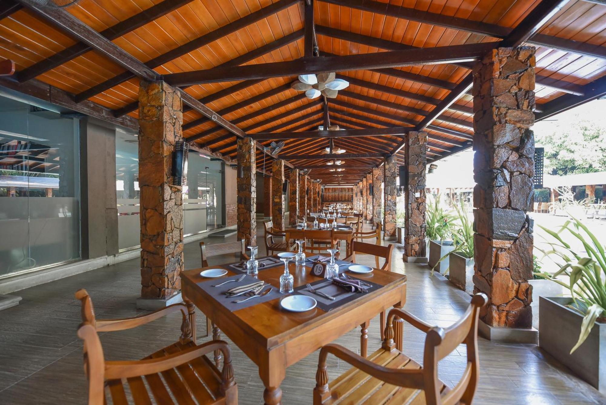 The Full Moon Hotel Katunayaka מראה חיצוני תמונה